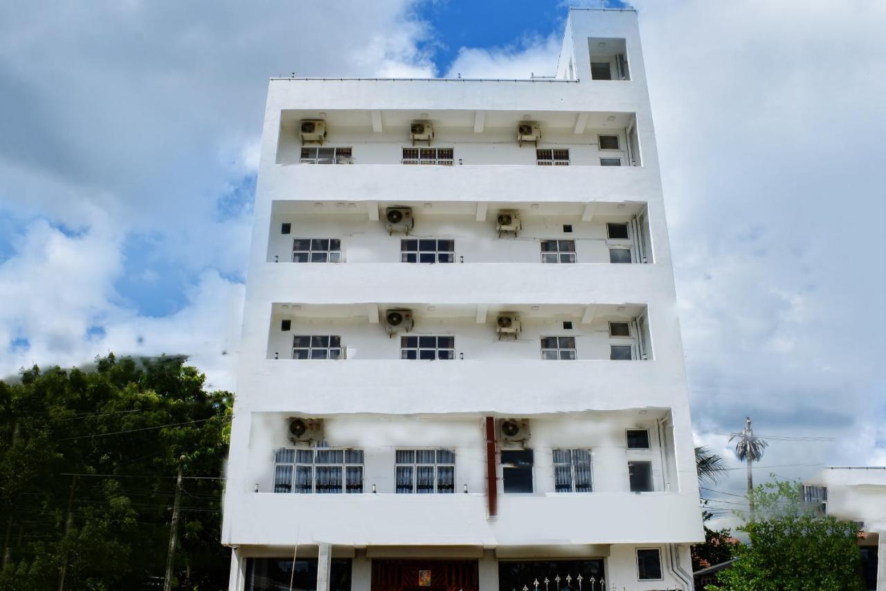 Mallika Resort Trincomalee Buitenkant foto