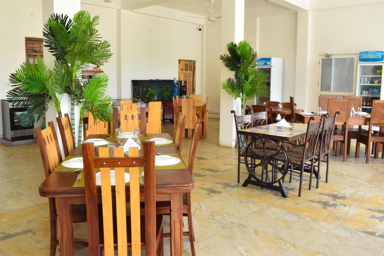 Mallika Resort Trincomalee Buitenkant foto